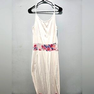 White plus size body con dress with flower mesh.